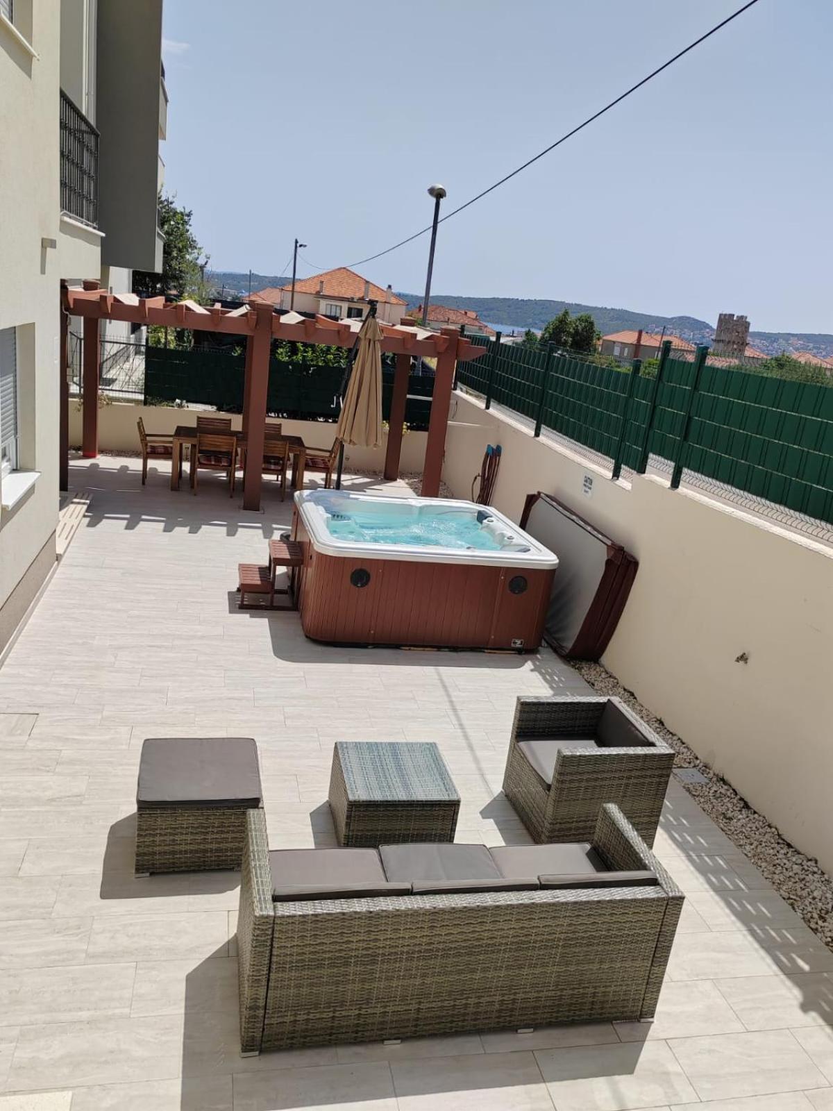 Miss Tina Apartment *